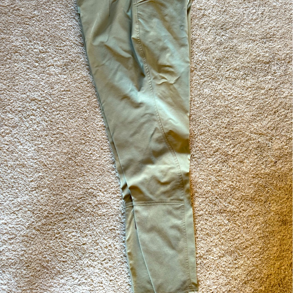 Ariat Pro Series Pro Circuit Knee Patch Breeches - 30L.  Like New!